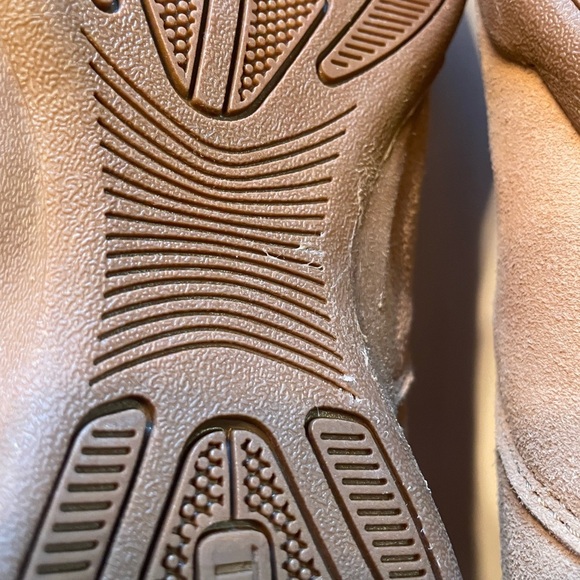 Tamarack Women’s Button ankle Suede Booties size 10 Tan NWT - Picture 13 of 15